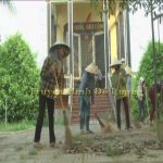 Hội phụ nữ xã Đông Sơn ra quân dọn vệ sinh môi trường